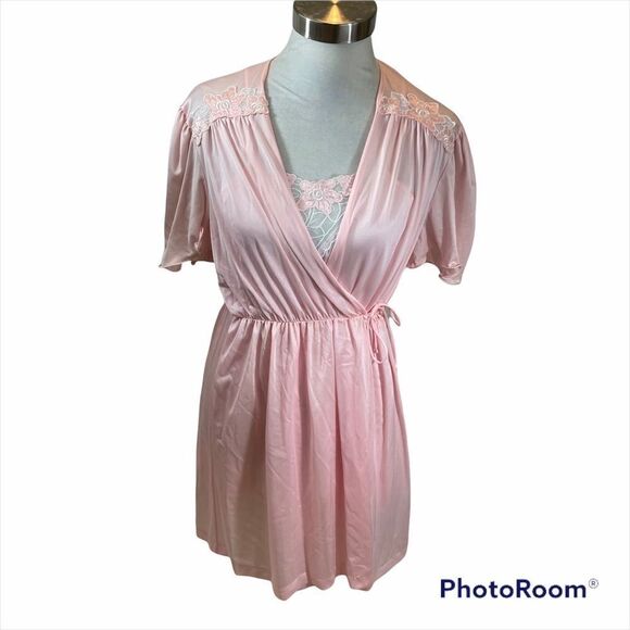 Vintage Berkleigh 2 Piece Nightgown‎ and Robe Set Pink with Lace Detail Medium